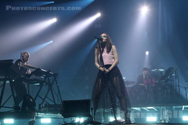 CHVRCHES - 2018-11-02 - PARIS - Grande Halle de La Villette - Lauren Eve Mayberry